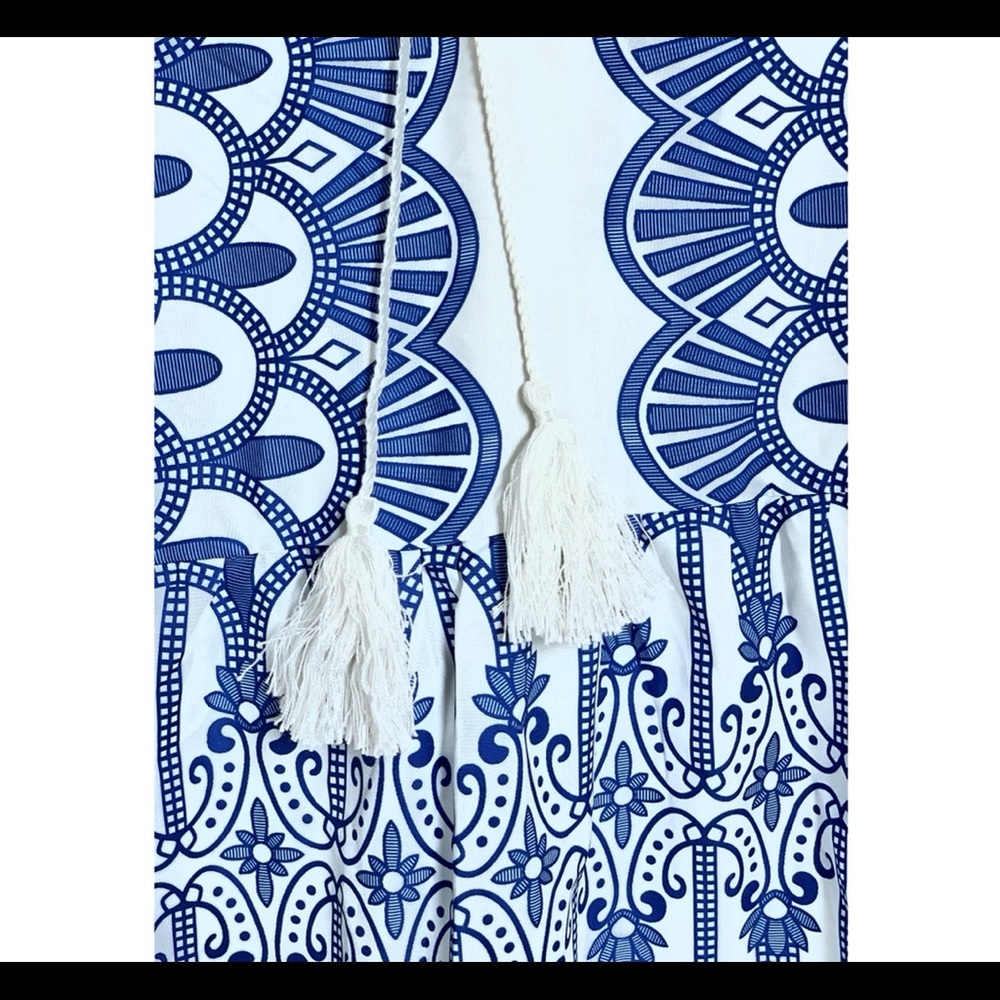 Blue & white graphic dress - Picture 7 of 8